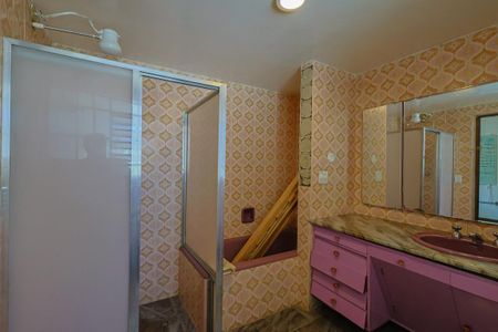 Casa à venda com 403m², 5 quartos e 4 vagasBanheiro da Suíte