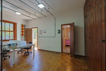 Casa à venda com 403m², 5 quartos e 4 vagasSuíte