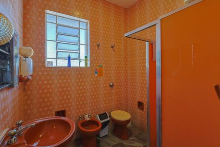 Casa à venda com 403m², 5 quartos e 4 vagasBanheiro da Suíte 2