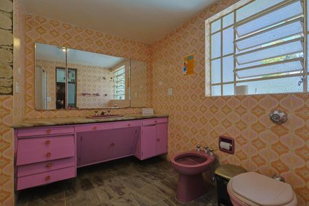 Casa à venda com 403m², 5 quartos e 4 vagasBanheiro da Suíte