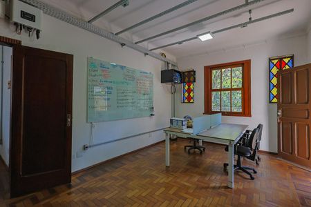 Casa à venda com 403m², 5 quartos e 4 vagasSuíte