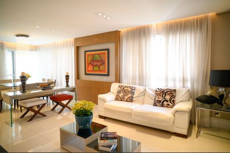 Apartamento à venda com 213m², 3 quartos e 3 vagas Apartamento à venda com 213m², 3 quartos e 3 vagasSala