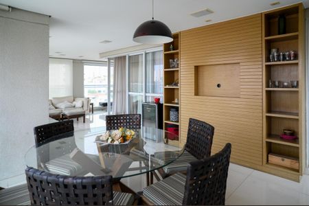 Apartamento à venda com 213m², 3 quartos e 3 vagas Apartamento à venda com 213m², 3 quartos e 3 vagasVaranda da Sala