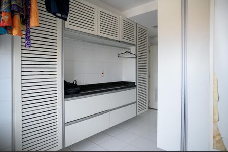 Apartamento à venda com 213m², 3 quartos e 3 vagas Apartamento à venda com 213m², 3 quartos e 3 vagasÁrea de Serviço