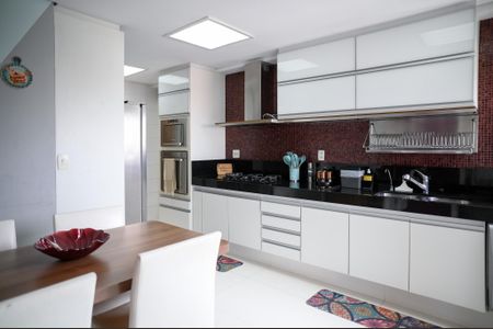 Apartamento à venda com 213m², 3 quartos e 3 vagas Apartamento à venda com 213m², 3 quartos e 3 vagasCozinha