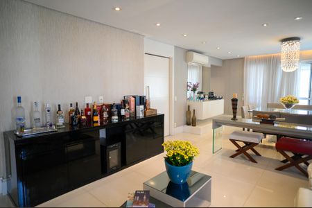 Apartamento à venda com 213m², 3 quartos e 3 vagas Apartamento à venda com 213m², 3 quartos e 3 vagasSala