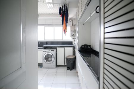 Apartamento à venda com 213m², 3 quartos e 3 vagas Apartamento à venda com 213m², 3 quartos e 3 vagasÁrea de Serviço