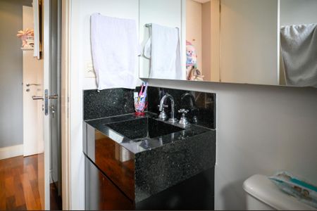 Apartamento à venda com 213m², 3 quartos e 3 vagas Apartamento à venda com 213m², 3 quartos e 3 vagasBanheiro da Suíte