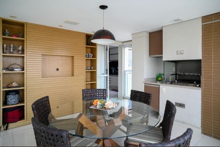 Apartamento à venda com 213m², 3 quartos e 3 vagas Apartamento à venda com 213m², 3 quartos e 3 vagasVaranda da Sala