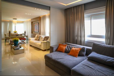 Apartamento à venda com 213m², 3 quartos e 3 vagas Apartamento à venda com 213m², 3 quartos e 3 vagasSala de TV