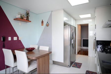 Apartamento à venda com 213m², 3 quartos e 3 vagas Apartamento à venda com 213m², 3 quartos e 3 vagasCozinha