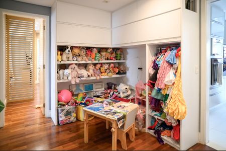 Apartamento à venda com 213m², 3 quartos e 3 vagas Apartamento à venda com 213m², 3 quartos e 3 vagasCorredor