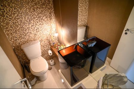 Apartamento à venda com 213m², 3 quartos e 3 vagas Apartamento à venda com 213m², 3 quartos e 3 vagasLavabo