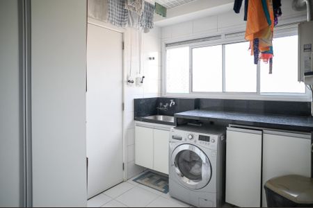 Apartamento à venda com 213m², 3 quartos e 3 vagas Apartamento à venda com 213m², 3 quartos e 3 vagasÁrea de Serviço