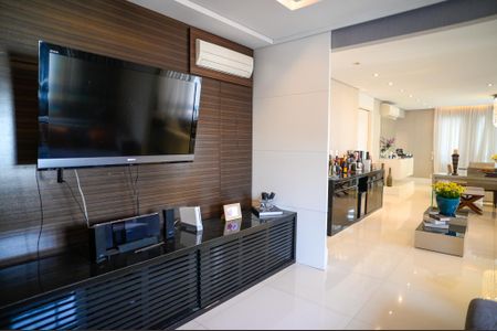 Apartamento à venda com 213m², 3 quartos e 3 vagas Apartamento à venda com 213m², 3 quartos e 3 vagasSala de TV