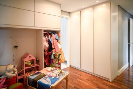 Apartamento à venda com 213m², 3 quartos e 3 vagas Apartamento à venda com 213m², 3 quartos e 3 vagasCorredor