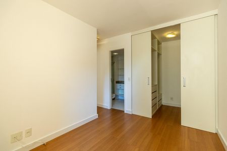 Apartamento à venda com 94m², 3 quartos e 2 vagas Apartamento à venda com 94m², 3 quartos e 2 vagasQuarto Suite
