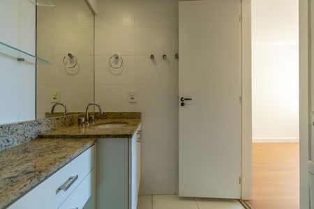 Apartamento à venda com 94m², 3 quartos e 2 vagas Apartamento à venda com 94m², 3 quartos e 2 vagasBanheiro Suite