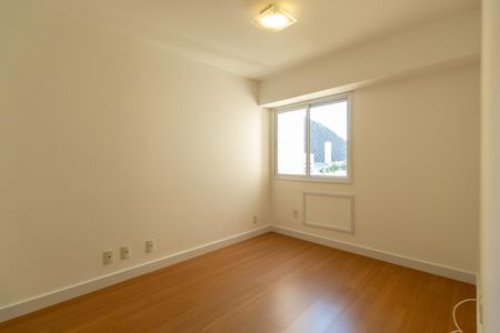Apartamento à venda com 94m², 3 quartos e 2 vagas Apartamento à venda com 94m², 3 quartos e 2 vagasQuarto Suite