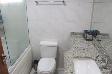 Apartamento à venda com 154m², 3 quartos e 3 vagasBanheiro da Suíte 1