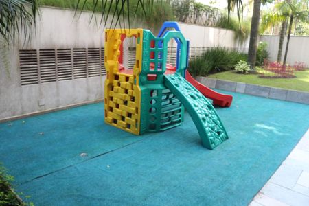 Apartamento à venda com 154m², 3 quartos e 3 vagasÁrea comum - Playground