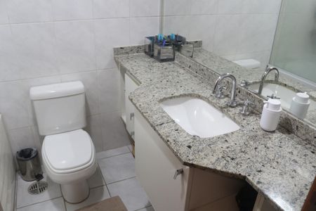 Apartamento à venda com 154m², 3 quartos e 3 vagasBanheiro da Suíte 1