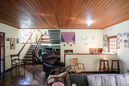 Casa à venda com 456m², 4 quartos e 5 vagasSala