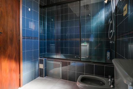 Casa à venda com 456m², 4 quartos e 5 vagasBanheiro da suíte 2