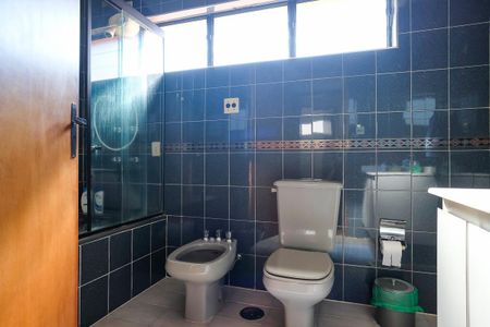 Casa à venda com 456m², 4 quartos e 5 vagasBanheiro da suíte 2