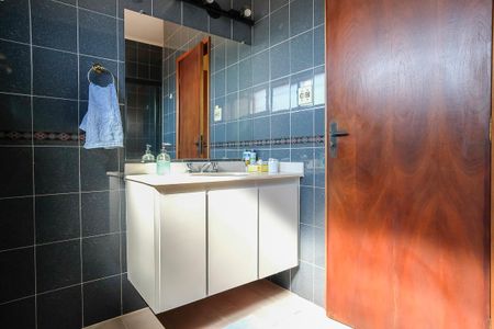 Casa à venda com 456m², 4 quartos e 5 vagasBanheiro da suíte 2