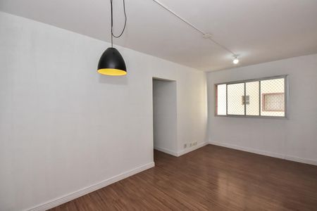 Sala de apartamento para alugar com 2 quartos, 75m² em Chácara Agrindus, Taboão da Serra