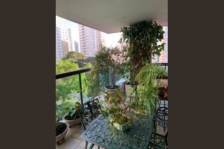 Apartamento à venda com 160m², 3 quartos e 2 vagasVaranda