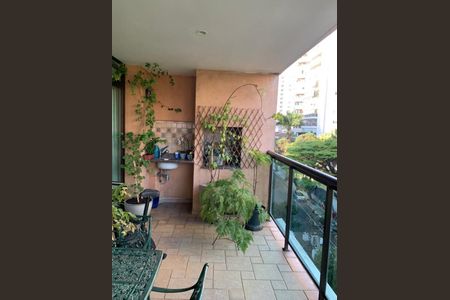 Apartamento à venda com 160m², 3 quartos e 2 vagasVaranda