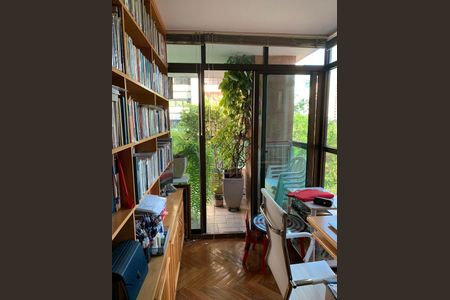 Apartamento à venda com 160m², 3 quartos e 2 vagasEscritório