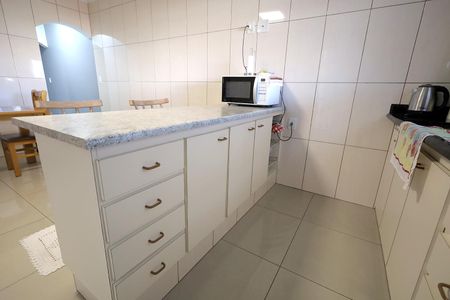 Casa à venda com 160m², 2 quartos e 2 vagas Casa à venda com 160m², 2 quartos e 2 vagasCozinha