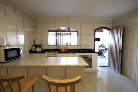 Casa à venda com 160m², 2 quartos e 2 vagas Casa à venda com 160m², 2 quartos e 2 vagasCozinha