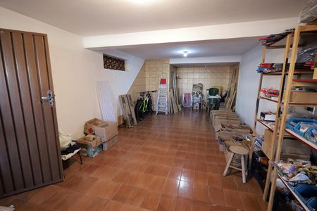 Casa à venda com 160m², 2 quartos e 2 vagas Casa à venda com 160m², 2 quartos e 2 vagasPorão