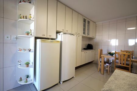 Casa à venda com 160m², 2 quartos e 2 vagas Casa à venda com 160m², 2 quartos e 2 vagasCozinha