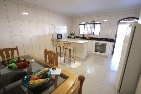 Casa à venda com 160m², 2 quartos e 2 vagas Casa à venda com 160m², 2 quartos e 2 vagasCozinha
