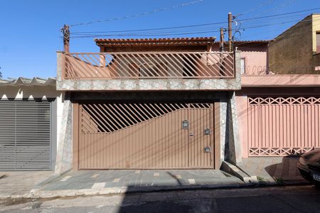 Casa à venda com 160m², 2 quartos e 2 vagas Casa à venda com 160m², 2 quartos e 2 vagasFachada