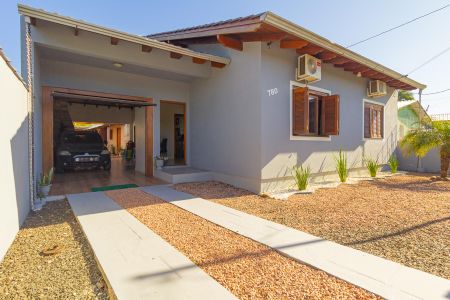 Casa à venda com 160m², 4 quartos e 2 vagasGaragem e Fachada