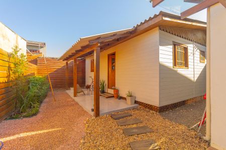 Casa à venda com 160m², 4 quartos e 2 vagasFachada da casa de Fundos