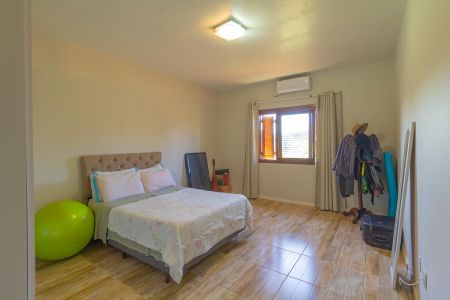 Casa à venda com 160m², 4 quartos e 2 vagasSuíte