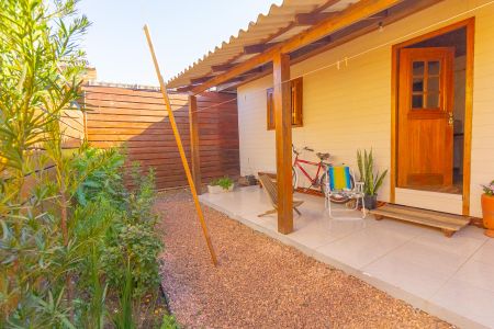 Casa à venda com 160m², 4 quartos e 2 vagasFachada da casa de Fundos