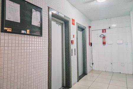 Apartamento para alugar com 67m², 2 quartos e 1 vagahall elevador