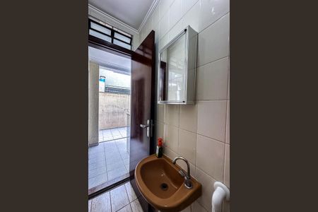 Casa à venda com 209m², 5 quartos e 2 vagas Casa à venda com 209m², 5 quartos e 2 vagasLavabo