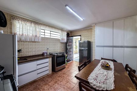 Casa à venda com 209m², 5 quartos e 2 vagas Casa à venda com 209m², 5 quartos e 2 vagasCozinha