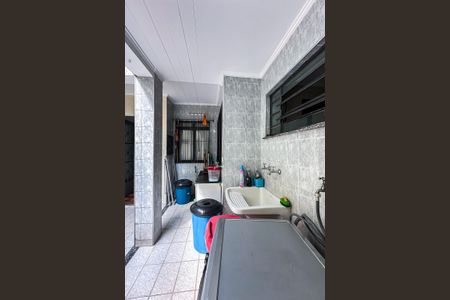 Casa à venda com 209m², 5 quartos e 2 vagas Casa à venda com 209m², 5 quartos e 2 vagasÁrea de Serviço