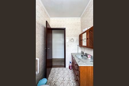 Casa à venda com 209m², 5 quartos e 2 vagas Casa à venda com 209m², 5 quartos e 2 vagasBanheiro