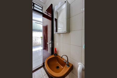 Casa à venda com 209m², 5 quartos e 2 vagas Casa à venda com 209m², 5 quartos e 2 vagasLavabo